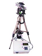 Rys. 1. Prototyp urządzenia do zautomatyzowanego wykonywania zdjęć do tworzenia panoram (1 – silnik krokowy, 2 – silnik krokowy, 3 – dioda nadawcza wyzwalacza optycznego, 4 – wskaźnik laserowy, 5 – wyświetlacz LCD, 6 – klawiatura, 7 – mechanizm mocowania aparatu)